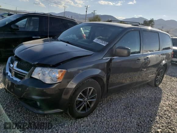 2017 Dodge Grand Caravan SXT with VIN 2C4RDGCG9HR865242, listed as a Copart auction lot 81725265 with 138,803 mi miles and Salvage title. Bid and sale history available at DreamBid. Image 1.