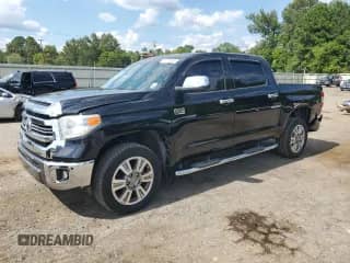 2017 Toyota Tundra Platinum с VIN 5TFAW5F15HX659596, выставлен на аукционе Copart как лот 70279555 с пробегом 55 790 миль миль и Списание • Salvage title. История ставок и продаж доступна на DreamBid. Изображение 1.
