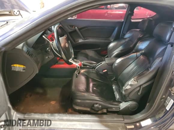 2003 Hyundai Tiburon GT с VIN KMHHN65F43U075197, выставлен на аукционе Copart как лот 52617655 с пробегом 117 561 миль миль и Списание • Salvage title. История ставок и продаж доступна на DreamBid. Изображение 7.