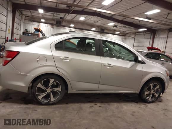 2018 Chevrolet Sonic Premier z VIN 1G1JF5SB6J4136215, wystawiony jako IAAI lot #43298299 z przebiegiem 114 910 mil mil oraz . Historia ofert i sprzedaży dostępna na DreamBid. Obrazek 14.