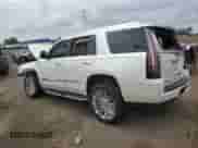 2015 Cadillac Escalade Platinum z VIN 1GYS4PKJ6FR582552, wystawiony jako Copart lot #64939205 z przebiegiem Nie podano mil oraz Czysty tytuł • Clean title. Historia ofert i sprzedaży dostępna na DreamBid. Obrazek 2.