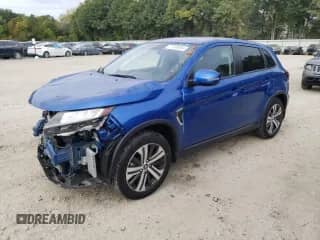 2022 Mitsubishi Outlander ES z VIN JA4ARUAU5NU021908, wystawiony jako Copart lot #71338954 z przebiegiem 2 241 mil mil oraz Szkoda całkowita • Salvage title. Historia ofert i sprzedaży dostępna na DreamBid. Obrazek 1.