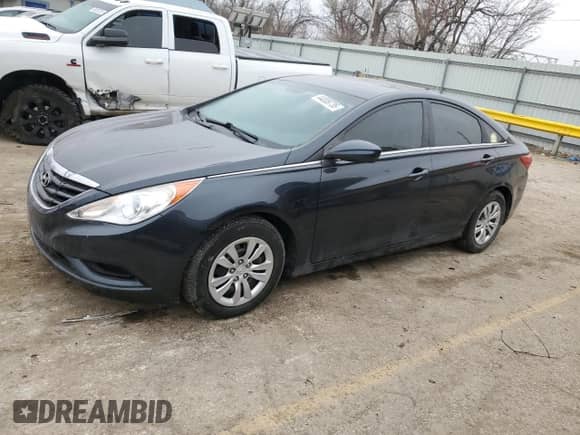 2011 Hyundai Sonata z VIN XNPEB4AC2BH285905, wystawiony jako Copart lot #44008735 z przebiegiem 149 898 mil mil oraz Czysty tytuł • Clean title. Historia ofert i sprzedaży dostępna na DreamBid. Obrazek 1.