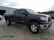 2013 Toyota Tundra z VIN 5TFUM5F1XDX046077, wystawiony jako Copart lot #65893365 z przebiegiem 240 153 mil mil oraz Szkoda całkowita • Salvage title. Historia ofert i sprzedaży dostępna na DreamBid. Obrazek 4.