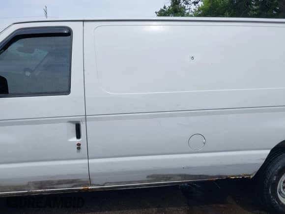 2007 Ford Econoline Cargo Commercial z VIN 1FTNE24L87DA53023, wystawiony jako IAAI lot #42457310 z przebiegiem Nie podano mil oraz . Historia ofert i sprzedaży dostępna na DreamBid. Obrazek 14.