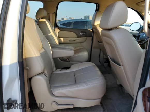 2009 Chevrolet Suburban 1LT z VIN 1GNFC26J09R147755, wystawiony jako Copart lot #72418304 z przebiegiem 239 660 mil mil oraz Szkoda całkowita • Salvage title. Historia ofert i sprzedaży dostępna na DreamBid. Obrazek 11.