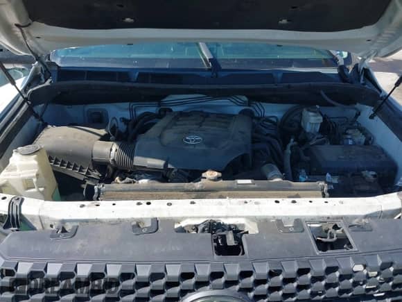 2018 Toyota Tundra SR5 с VIN 5TFEY5F15JX240200, выставлен на аукционе IAAI как лот 43347761 с пробегом 228 304 миль миль и . История ставок и продаж доступна на DreamBid. Изображение 10.