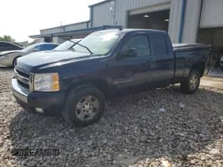 2007 Chevrolet Silverado 1500 2LT z VIN 2GCEC19J771620938, wystawiony jako Copart lot #64983225 z przebiegiem 181 077 mil mil oraz Czysty tytuł • Clean title. Historia ofert i sprzedaży dostępna na DreamBid. Obrazek 1.