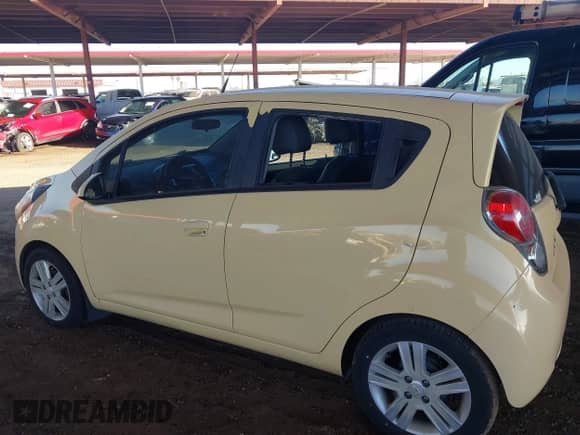 2014 Chevrolet Spark LT z VIN KL8CD6S95EC589075, wystawiony jako IAAI lot #43355883 z przebiegiem 99 650 mil mil oraz . Historia ofert i sprzedaży dostępna na DreamBid. Obrazek 6.