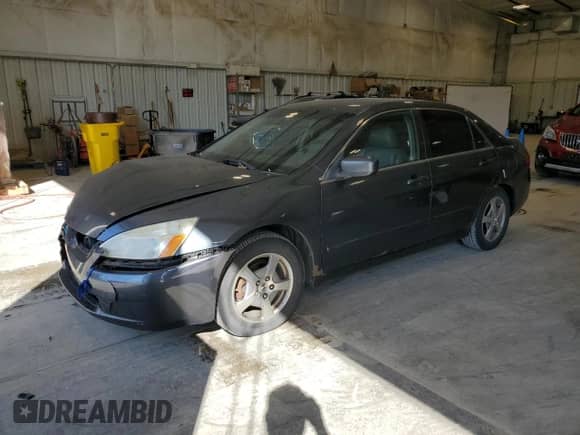 2005 Honda Accord with VIN JHMCN36445C015714, listed as a Copart auction lot 84590035 with 222,444 mi miles and Non repairable. Bid and sale history available at DreamBid. Image 1.