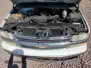 2006 Chevrolet Suburban LS z VIN 1GNEC16Z16J142571, wystawiony jako Copart lot #73368094 z przebiegiem 314 022 mil mil oraz Szkoda całkowita • Salvage title. Historia ofert i sprzedaży dostępna na DreamBid. Obrazek 11.