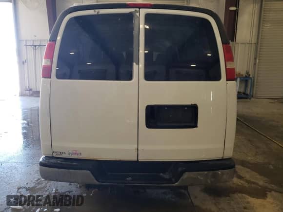 2005 Chevrolet Express Passenger с VIN 1GAHG39U451202405, выставлен на аукционе Copart как лот 45713255 с пробегом 488 178 миль миль и Списание • Salvage title. История ставок и продаж доступна на DreamBid. Изображение 6.