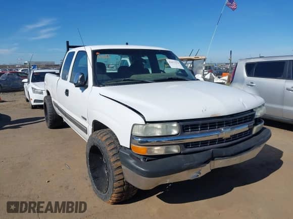 2000 Chevrolet Silverado 1500 LS с VIN 1GCEC19V5YZ147648, выставлен на аукционе IAAI как лот 41671275 с пробегом Не указан миль и . История ставок и продаж доступна на DreamBid. Изображение 1.