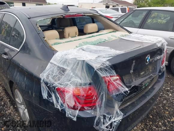 2012 BMW 5 Series 528i xDrive с VIN WBAXH5C57CDW03243, выставлен на аукционе IAAI как лот 42263988 с пробегом Не указан миль и . История ставок и продаж доступна на DreamBid. Изображение 6.