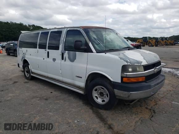 2004 Chevrolet Express Passenger z VIN 1GAHG39U641208561, wystawiony jako Copart lot #47579375 z przebiegiem Nie podano mil oraz Szkoda całkowita • Salvage title. Historia ofert i sprzedaży dostępna na DreamBid. Obrazek 4.