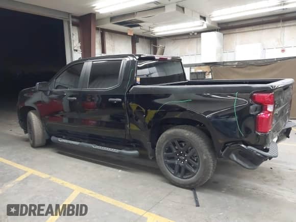 2024 Chevrolet Silverado 1500 Custom z VIN 1GCPABEKXRZ193445, wystawiony jako IAAI lot #43240442 z przebiegiem 26 813 mil mil oraz . Historia ofert i sprzedaży dostępna na DreamBid. Obrazek 14.