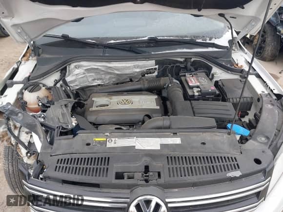 2017 Volkswagen Tiguan S с VIN WVGAV7AX4HK011010, выставлен на аукционе IAAI как лот 41082700 с пробегом 95 661 миль миль и . История ставок и продаж доступна на DreamBid. Изображение 10.