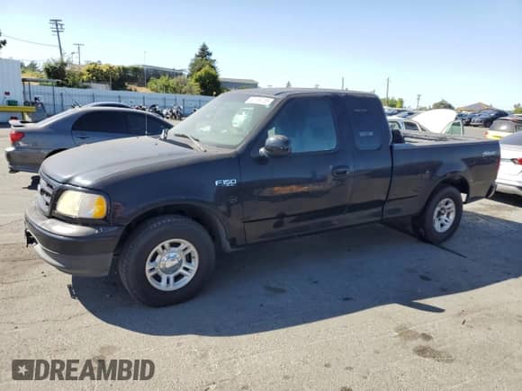 2001 Ford F-150 XL z VIN 1FTZX172X1NB28671, wystawiony jako Copart lot #63159155 z przebiegiem 194 776 mil mil oraz Czysty tytuł • Clean title. Historia ofert i sprzedaży dostępna na DreamBid. Obrazek 1.