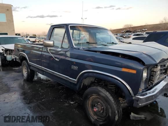 1986 Ford F-150 z VIN 1FTEF14N2GPA89930, wystawiony jako Copart lot #43658645 z przebiegiem 87 219 mil mil oraz Czysty tytuł • Clean title. Historia ofert i sprzedaży dostępna na DreamBid. Obrazek 4.