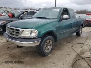 2000 Ford F-150 XL z VIN 1FTZX1723YNA87567, wystawiony jako Copart lot #81777064 z przebiegiem 389 485 mil mil oraz Nie do naprawy • Non repairable. Historia ofert i sprzedaży dostępna na DreamBid. Obrazek 1.