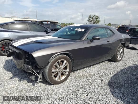 2020 Dodge Challenger SXT z VIN 2C3CDZGG8LH131092, wystawiony jako Copart lot #59788155 z przebiegiem 81 130 mil mil oraz Szkoda całkowita • Salvage title. Historia ofert i sprzedaży dostępna na DreamBid. Obrazek 1.