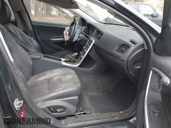 2015 Volvo S60 T5 Premier с VIN YV1612TB2F1307263, выставлен на аукционе IAAI как лот 42002548 с пробегом 107 433 миль миль и . История ставок и продаж доступна на DreamBid. Изображение 5.
