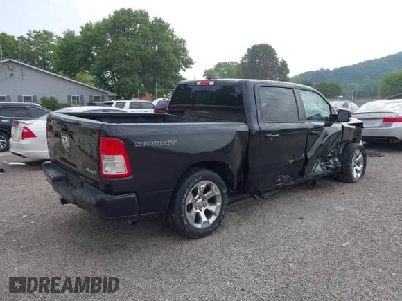 2022 Ram 1500 Big Horn z VIN 1C6RRFFG9NN400564, wystawiony jako IAAI lot #42364826 z przebiegiem 18 618 mil mil oraz . Historia ofert i sprzedaży dostępna na DreamBid. Obrazek 4.