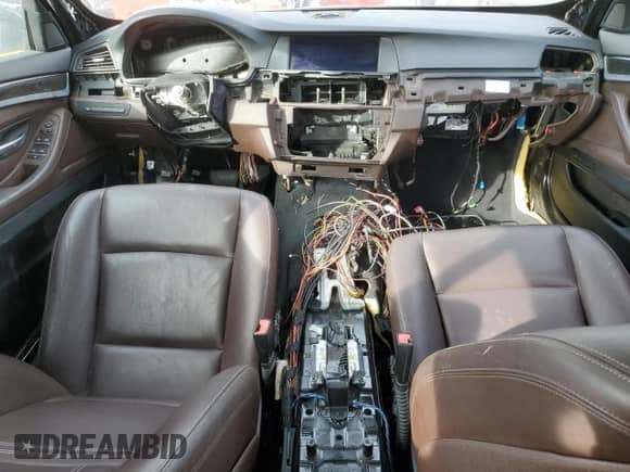 2015 BMW 5 Series 535d xDrive z VIN WBAFV3C57FD686864, wystawiony jako Copart lot #79525354 z przebiegiem Nie podano mil oraz Czysty tytuł • Clean title. Historia ofert i sprzedaży dostępna na DreamBid. Obrazek 8.