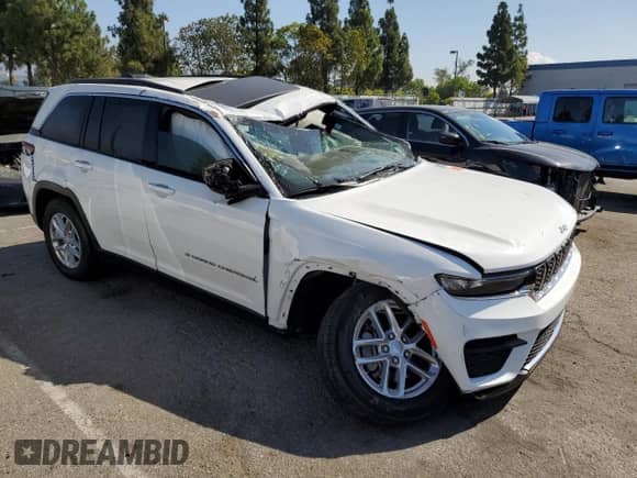 2025 Jeep Grand Cherokee Altitude with VIN 1C4RJGAGXSC281783, listed as a Copart auction lot 70536455 with 11,684 mi miles and Salvage title. Bid and sale history available at DreamBid. Image 4.