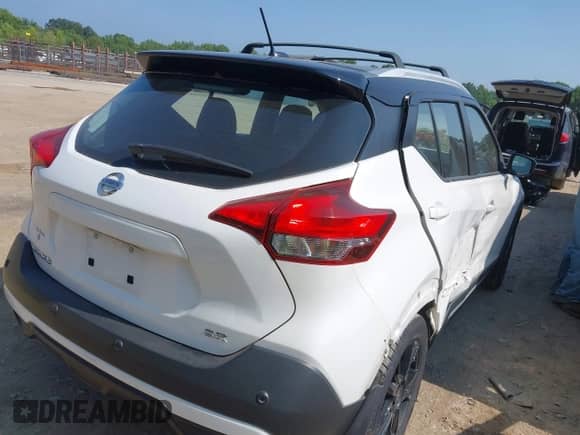 2020 Nissan Kicks SR z VIN 3N1CP5DV6LL565939, wystawiony jako IAAI lot #42570926 z przebiegiem 59 608 mil mil oraz . Historia ofert i sprzedaży dostępna na DreamBid. Obrazek 6.