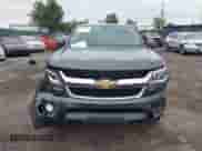 2015 Chevrolet Colorado 2WD LT z VIN 1GCGSBEA2F1217266, wystawiony jako IAAI lot #43018654 z przebiegiem 150 116 mil mil oraz . Historia ofert i sprzedaży dostępna na DreamBid. Obrazek 12.