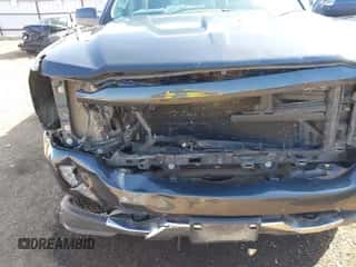 2017 Chevrolet Silverado 1500 LT z VIN 1GCUKREC6HF234350, wystawiony jako IAAI lot #43260593 z przebiegiem 101 312 mil mil oraz . Historia ofert i sprzedaży dostępna na DreamBid. Obrazek 6.