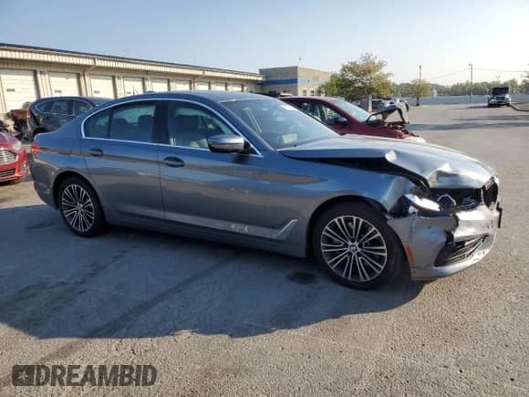 2019 BMW 5 Series 530i xDrive z VIN WBAJA7C50KG910854, wystawiony jako Copart lot #71302315 z przebiegiem Nie podano mil oraz Szkoda całkowita • Salvage title. Historia ofert i sprzedaży dostępna na DreamBid. Obrazek 4.