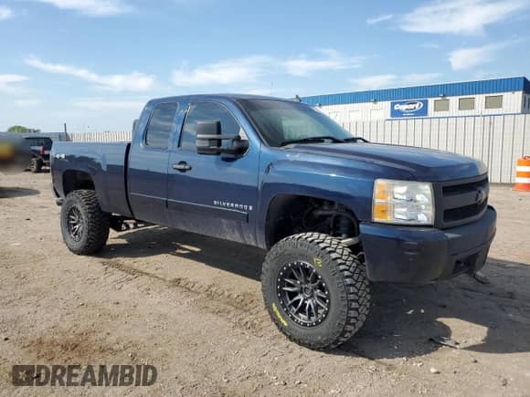 2008 Chevrolet Silverado 1500 2LT with VIN 2GCEK19J781147692, listed as a Copart auction lot 71461995 with 142,144 mi miles and Salvage title. Bid and sale history available at DreamBid. Image 4.