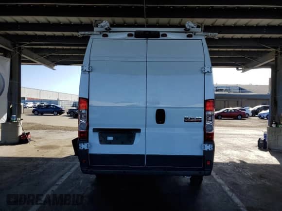 2018 Ram ProMaster Cargo с VIN 3C6TRVDG5JE136972, выставлен на аукционе Copart как лот 61232495 с пробегом 63 293 миль миль и Списание • Salvage title. История ставок и продаж доступна на DreamBid. Изображение 6.