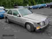 1991 Mercedes-Benz 300 z VIN WDBEB28D1MB384771, wystawiony jako Copart lot #58831195 z przebiegiem 229 641 mil mil oraz Szkoda całkowita • Salvage title. Historia ofert i sprzedaży dostępna na DreamBid. Obrazek 4.