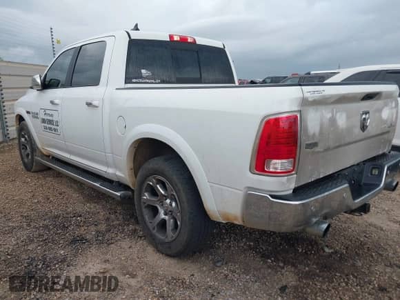 2018 Ram 1500 Laramie z VIN 1C6RR7NM4JS353839, wystawiony jako IAAI lot #42470888 z przebiegiem 93 645 mil mil oraz . Historia ofert i sprzedaży dostępna na DreamBid. Obrazek 3.