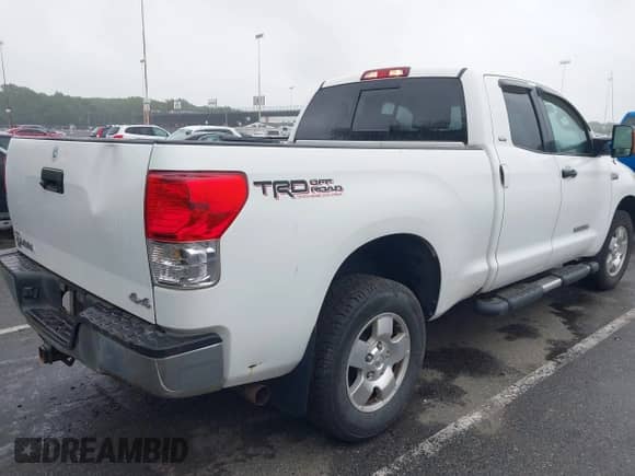 2011 Toyota Tundra с VIN 5TFUY5F18BX180586, выставлен на аукционе IAAI как лот 42495251 с пробегом 102 463 миль миль и . История ставок и продаж доступна на DreamBid. Изображение 4.
