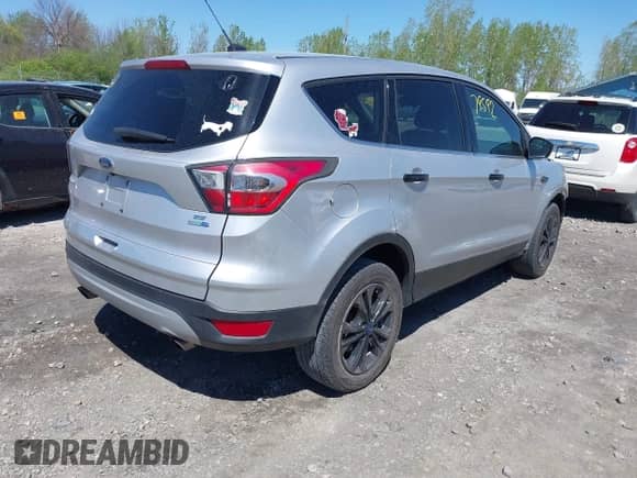 2017 Ford Escape SE с VIN 1FMCU9G93HUB34575, выставлен на аукционе IAAI как лот 42279592 с пробегом 71 904 миль миль и . История ставок и продаж доступна на DreamBid. Изображение 4.