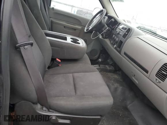 2012 Chevrolet Silverado 1500 Work Truck z VIN 1GCNKPEA0CZ284594, wystawiony jako Copart lot #82706825 z przebiegiem 107 277 mil mil oraz Szkoda całkowita • Salvage title. Historia ofert i sprzedaży dostępna na DreamBid. Obrazek 10.