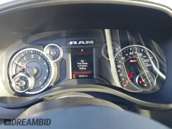 2023 Ram 1500 Big Horn z VIN 1C6RREBG9PN511845, wystawiony jako IAAI lot #41548812 z przebiegiem 25 094 mil mil oraz . Historia ofert i sprzedaży dostępna na DreamBid. Obrazek 7.