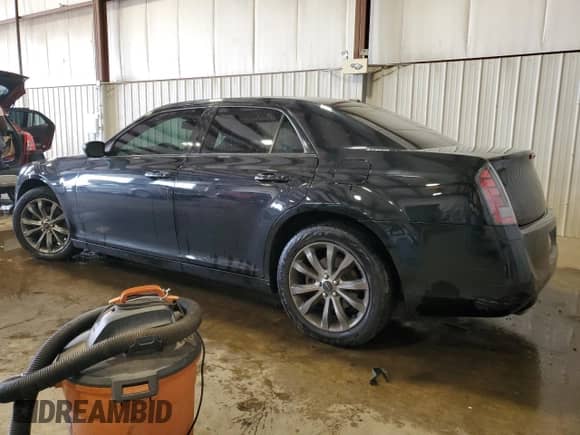 2014 Chrysler 300 S with VIN 2C3CCAGT3EH340650, listed as a Copart auction lot 60697755 with 105,178 mi miles and Salvage title. Bid and sale history available at DreamBid. Image 2.