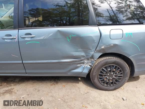 2010 Toyota Sienna CE z VIN 5TDKK4CC2AS327868, wystawiony jako IAAI lot #43291981 z przebiegiem 149 532 mil mil oraz . Historia ofert i sprzedaży dostępna na DreamBid. Obrazek 6.