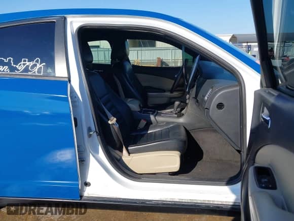 2011 Dodge Charger SE с VIN 2B3CL3CG3BH586689, выставлен на аукционе IAAI как лот 43376718 с пробегом 222 511 миль миль и . История ставок и продаж доступна на DreamBid. Изображение 5.