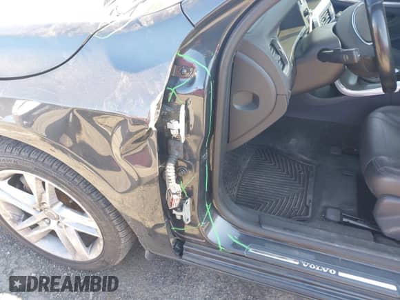 2015 Volvo S60 T5 Premier с VIN YV1612TB3F2315107, выставлен на аукционе IAAI как лот 41911081 с пробегом 121 149 миль миль и . История ставок и продаж доступна на DreamBid. Изображение 6.