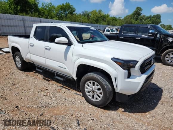 2024 Toyota Tacoma SR5 с VIN 3TYLB5JN6RT040080, выставлен на аукционе Copart как лот 63592565 с пробегом 7 596 миль миль и Списание • Salvage title. История ставок и продаж доступна на DreamBid. Изображение 4.