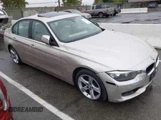 2013 BMW 3 Series 328i с VIN WBA3A5C57DF352913, выставлен на аукционе IAAI как лот 43458526 с пробегом 150 746 миль миль и . История ставок и продаж доступна на DreamBid. Изображение 1.