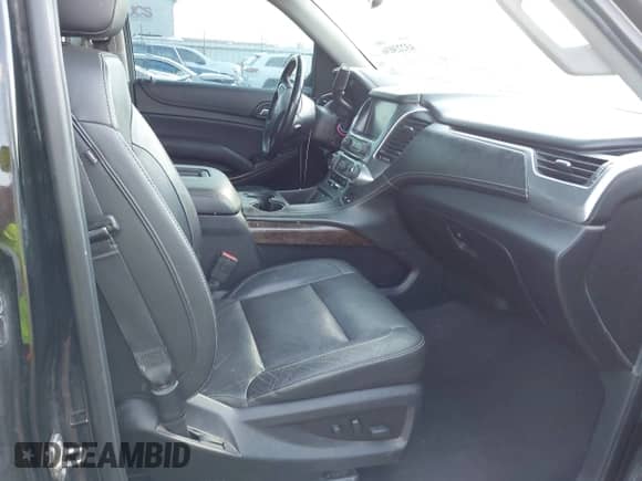 2019 Chevrolet Suburban LT z VIN 1GNSKHKC7KR200369, wystawiony jako IAAI lot #43223036 z przebiegiem Nie podano mil oraz . Historia ofert i sprzedaży dostępna na DreamBid. Obrazek 5.