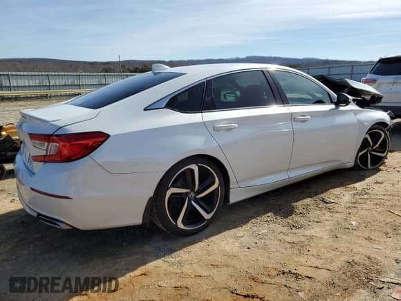 2018 Honda Accord Sport z VIN 1HGCV2E33JA001332, wystawiony jako Copart lot #44244585 z przebiegiem 105 169 mil mil oraz Szkoda całkowita • Salvage title. Historia ofert i sprzedaży dostępna na DreamBid. Obrazek 3.