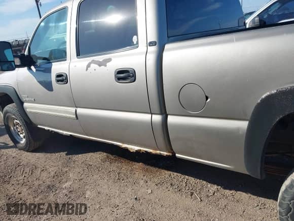 2002 Chevrolet Silverado 2500HD LS with VIN 1GCHK23182F194743, listed as a IAAI auction lot 43521794 with 284,628 mi miles and . Bid and sale history available at DreamBid. Image 6.
